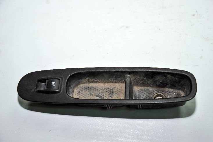 PUNTO ÇIKMA YEDEK PARÇA FİAT ÇIKMA YEDEK PARÇA   (186)PUNTO CAM DUGMESI